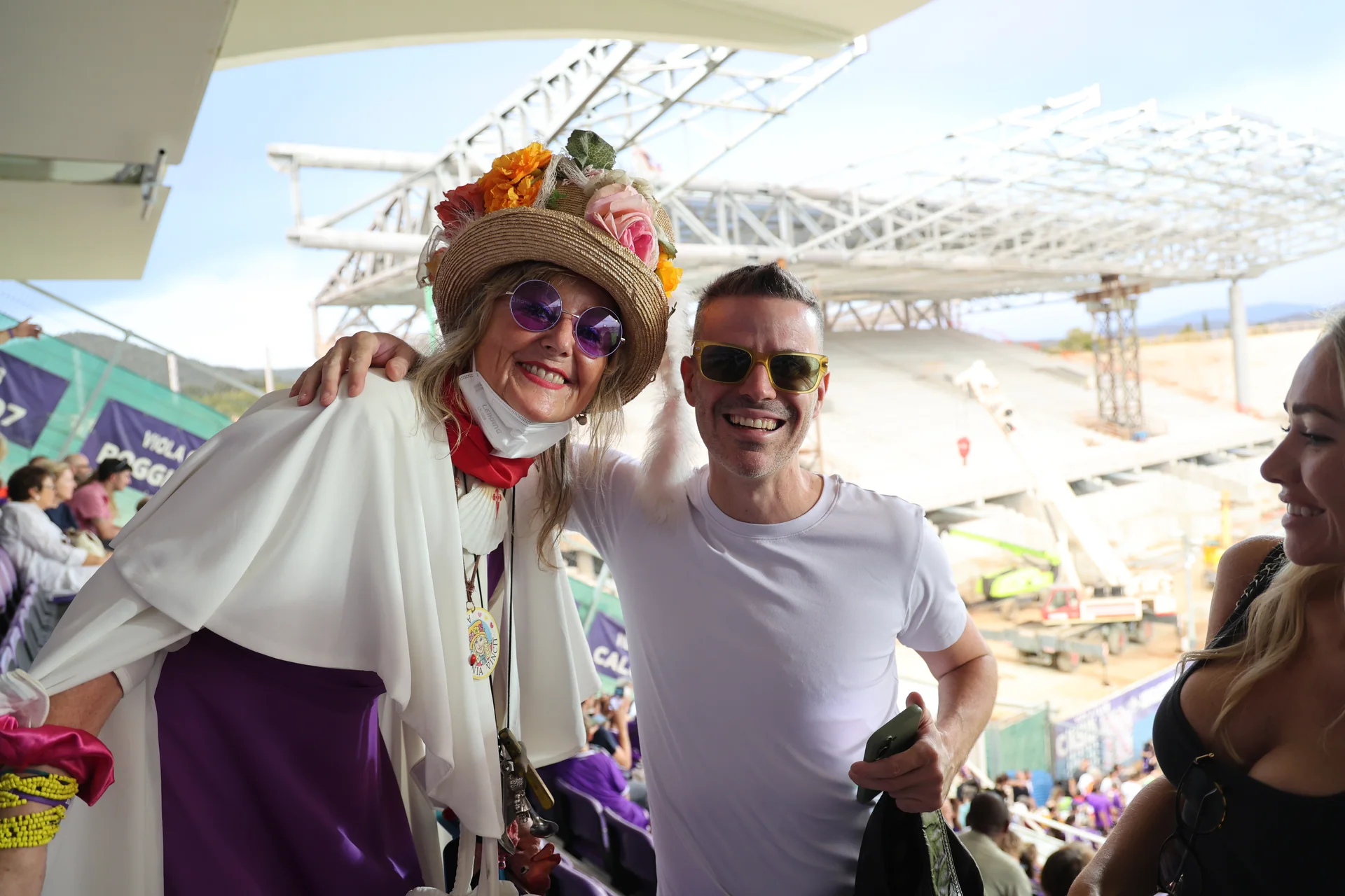 Zia Caterina con una persona durante una giornata allo stadio