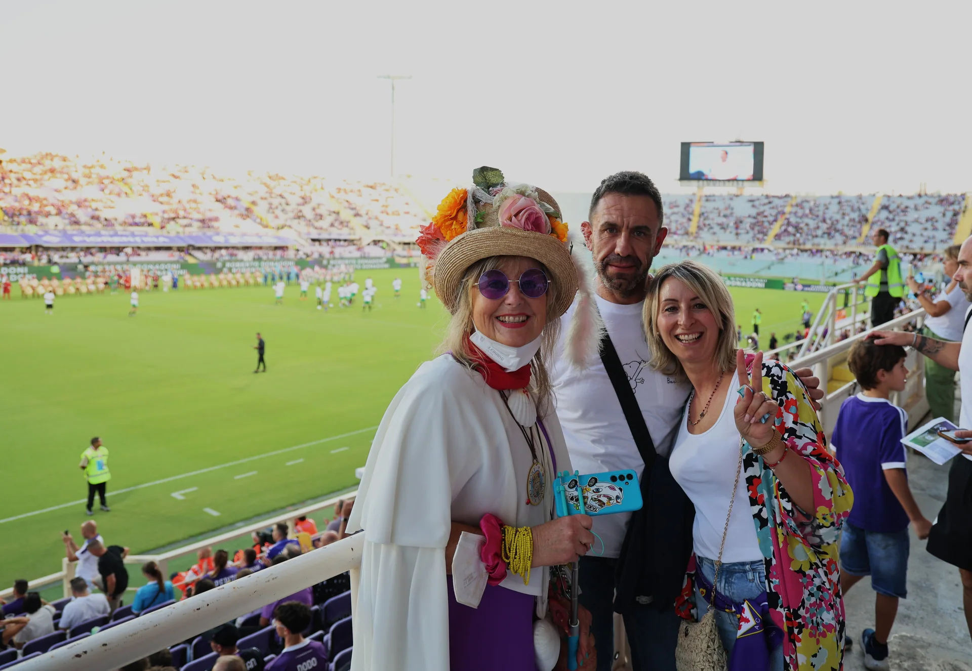 Zia Caterina e una persona allo stadio