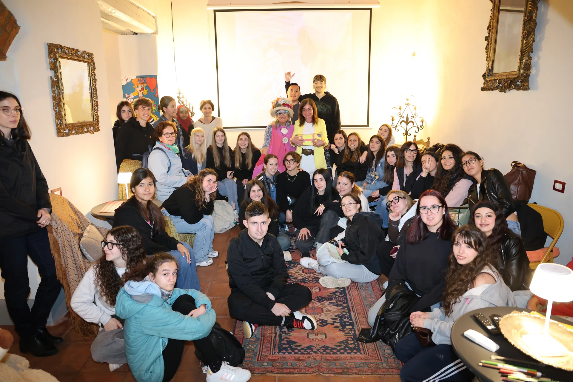 Zia Caterina e ospiti durante un incontro nella sede